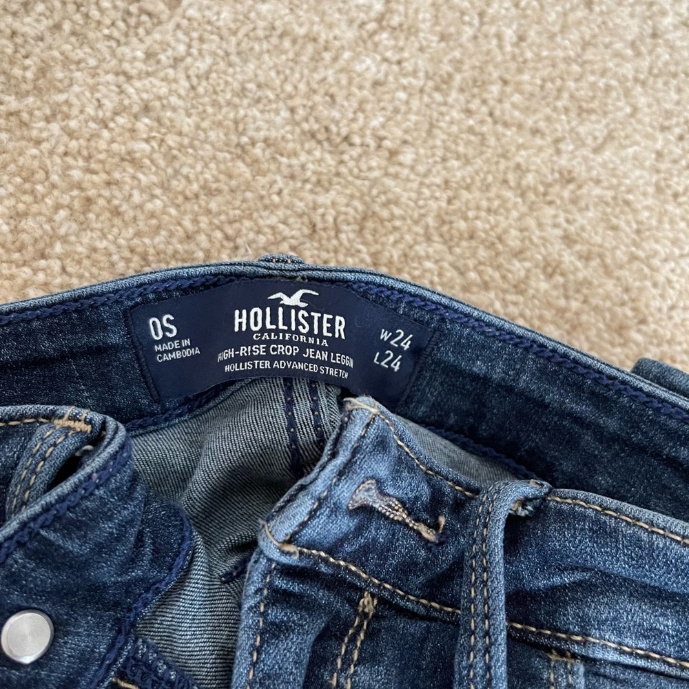 Short Hollister size 0 destroyed style jeans for juniors
